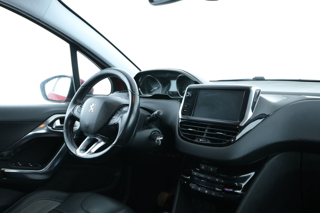 Peugeot 2008 1.2 PureTech Allure – Image 4