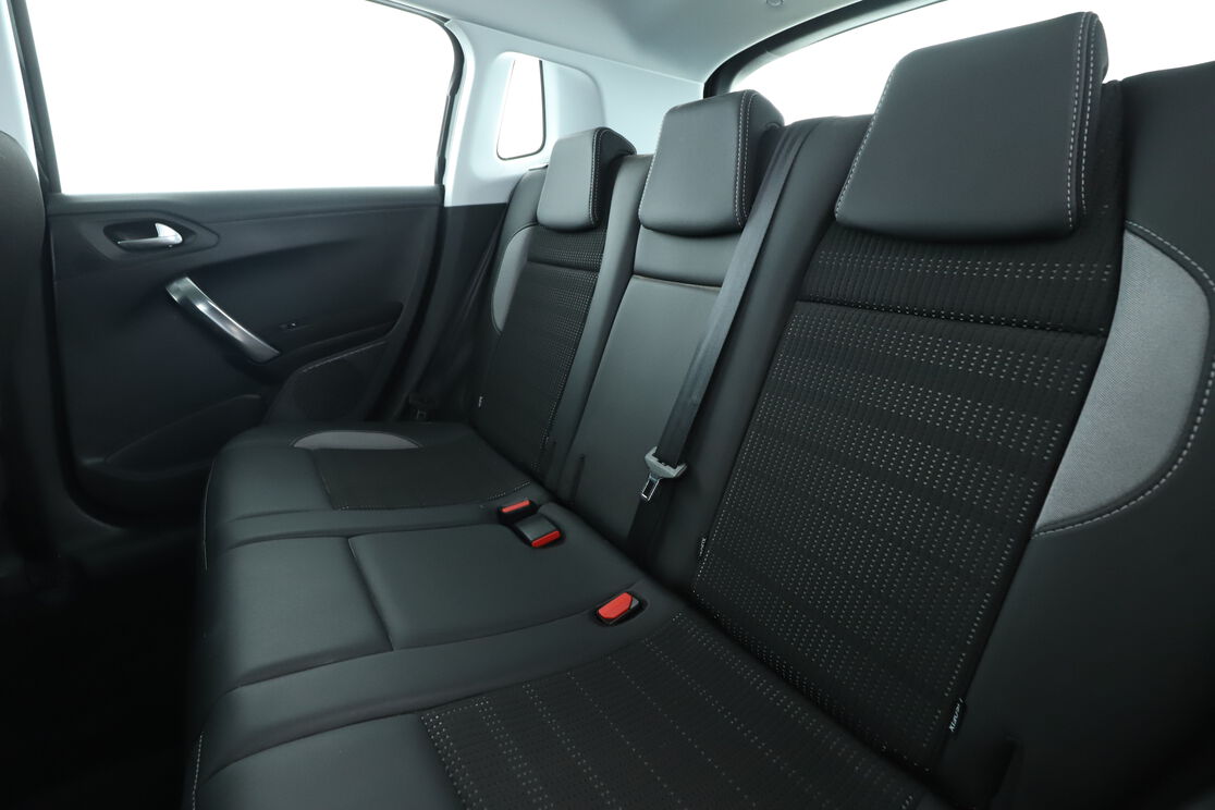 Peugeot 2008 1.2 PureTech Allure – Image 10