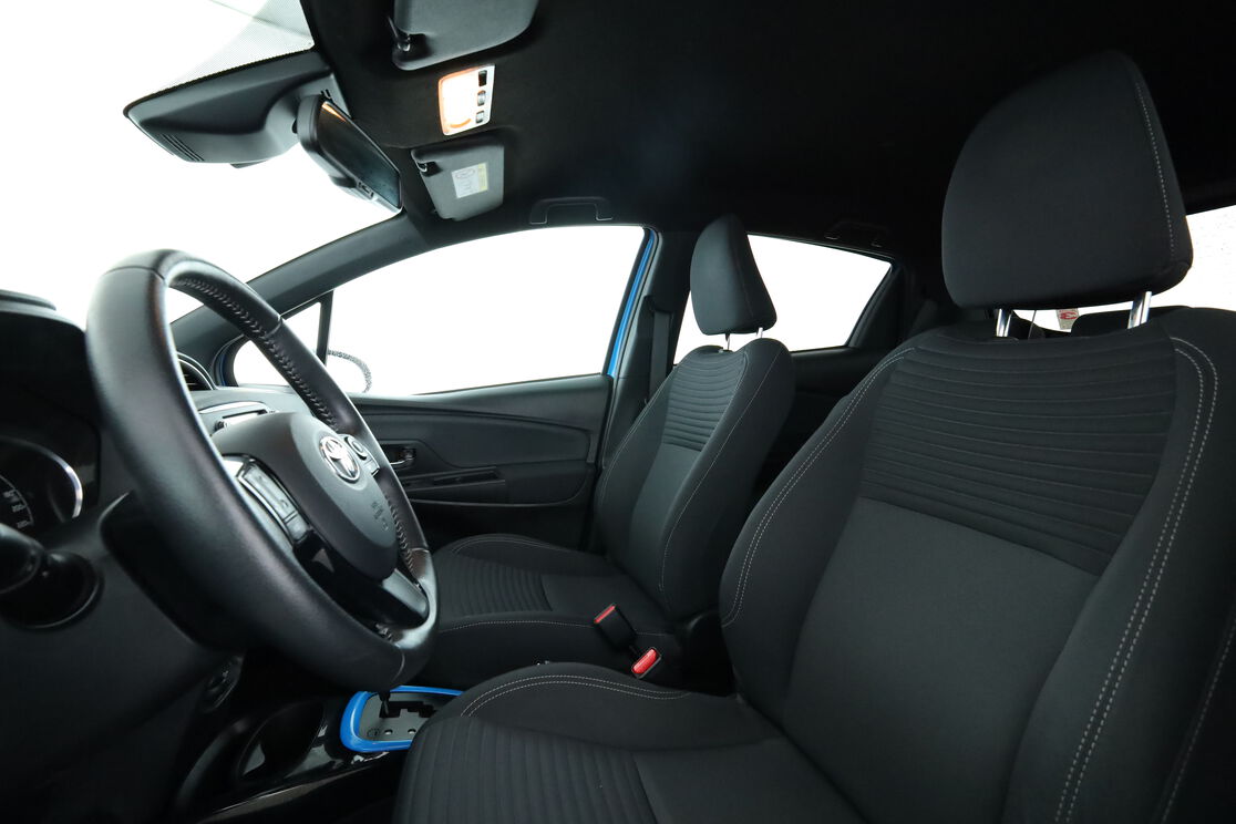 Toyota Yaris 1.5 Hybrid Cyan Edition – Image 9
