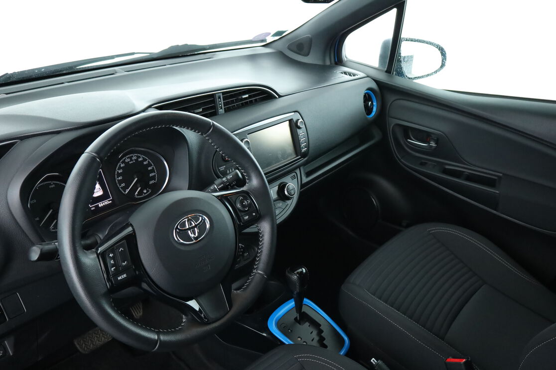 Toyota Yaris 1.5 Hybrid Cyan Edition – Image 10