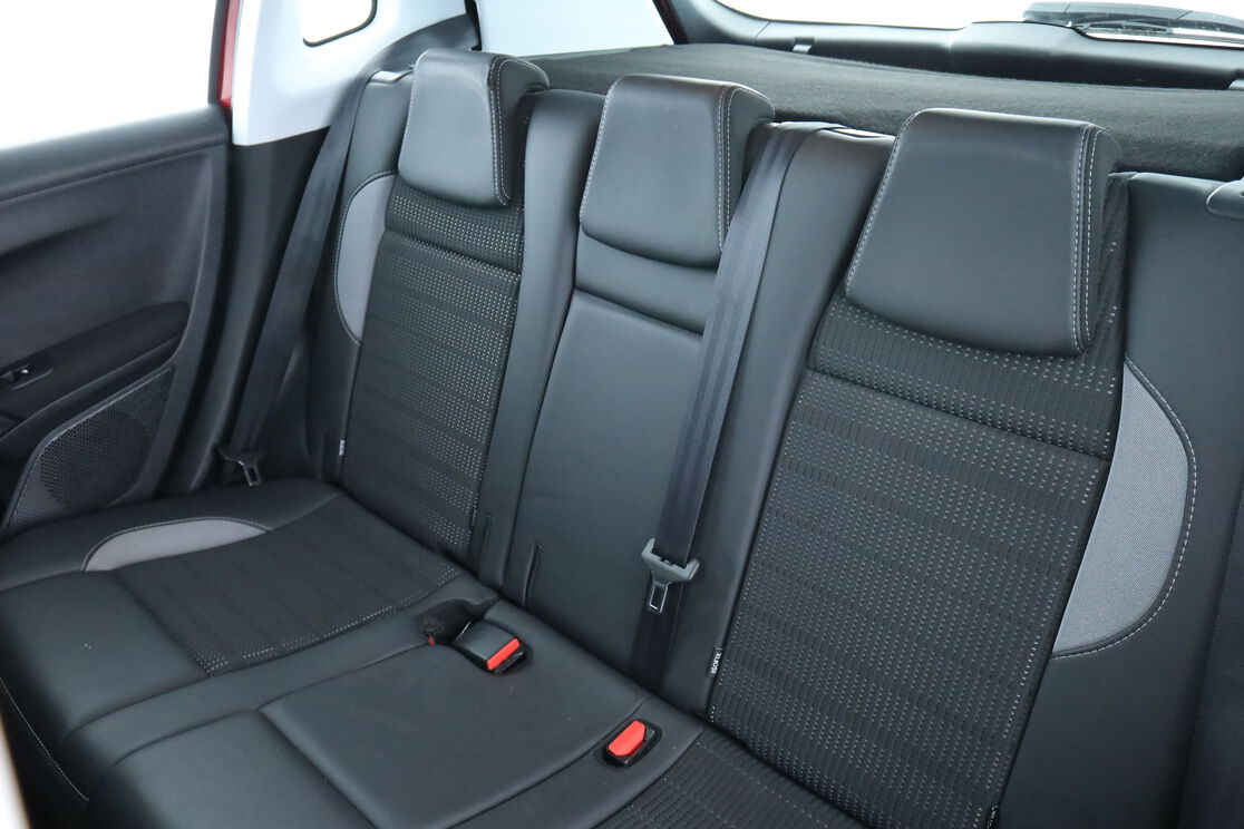 Peugeot 2008 1.2 PureTech Allure – Image 10