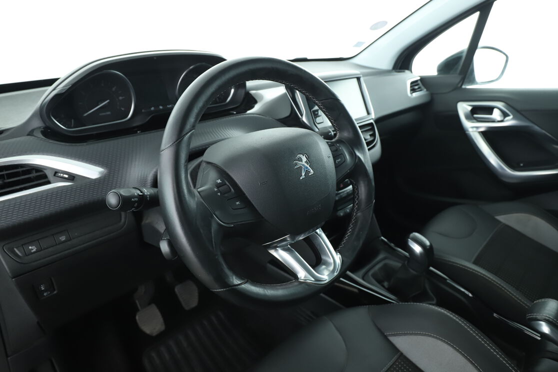 Peugeot 2008 1.2 PureTech Allure – Image 11
