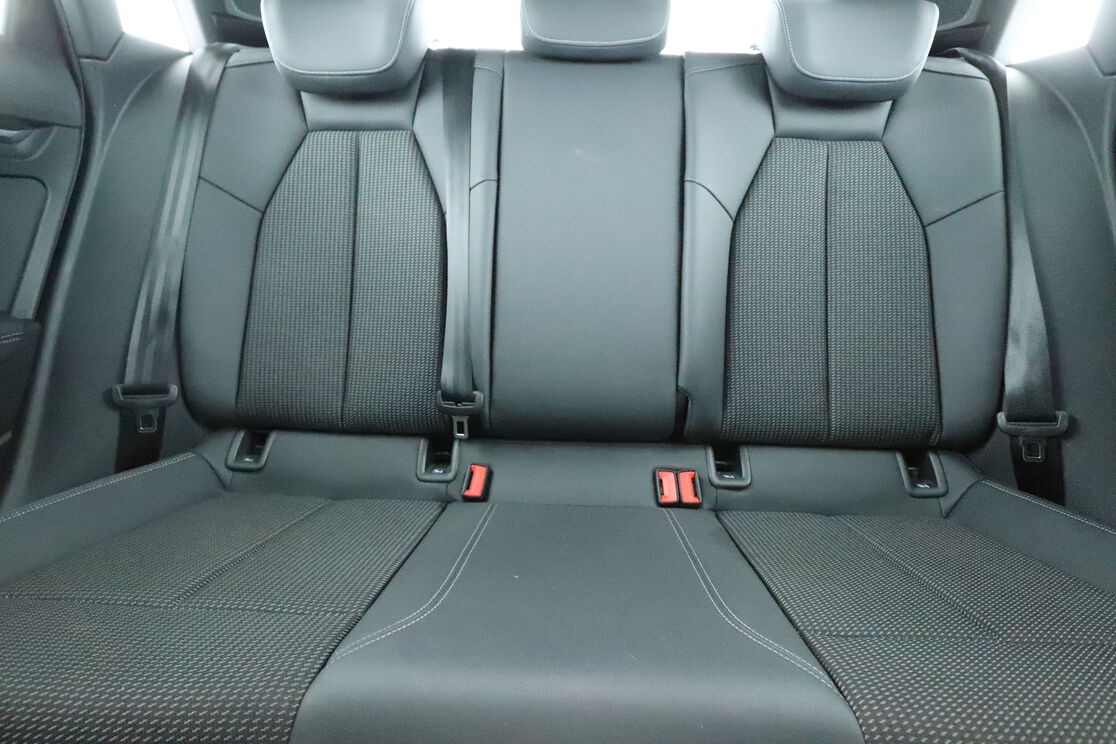 Audi A3 Sportback 35 TDI S Line S Tronic 7 – Image 12