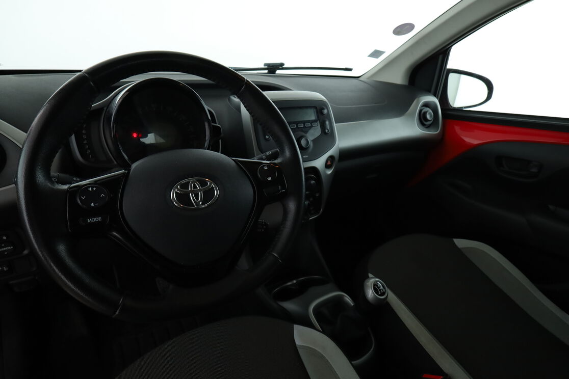 Toyota Aygo 1.0 VVT-i X-Play – Image 11