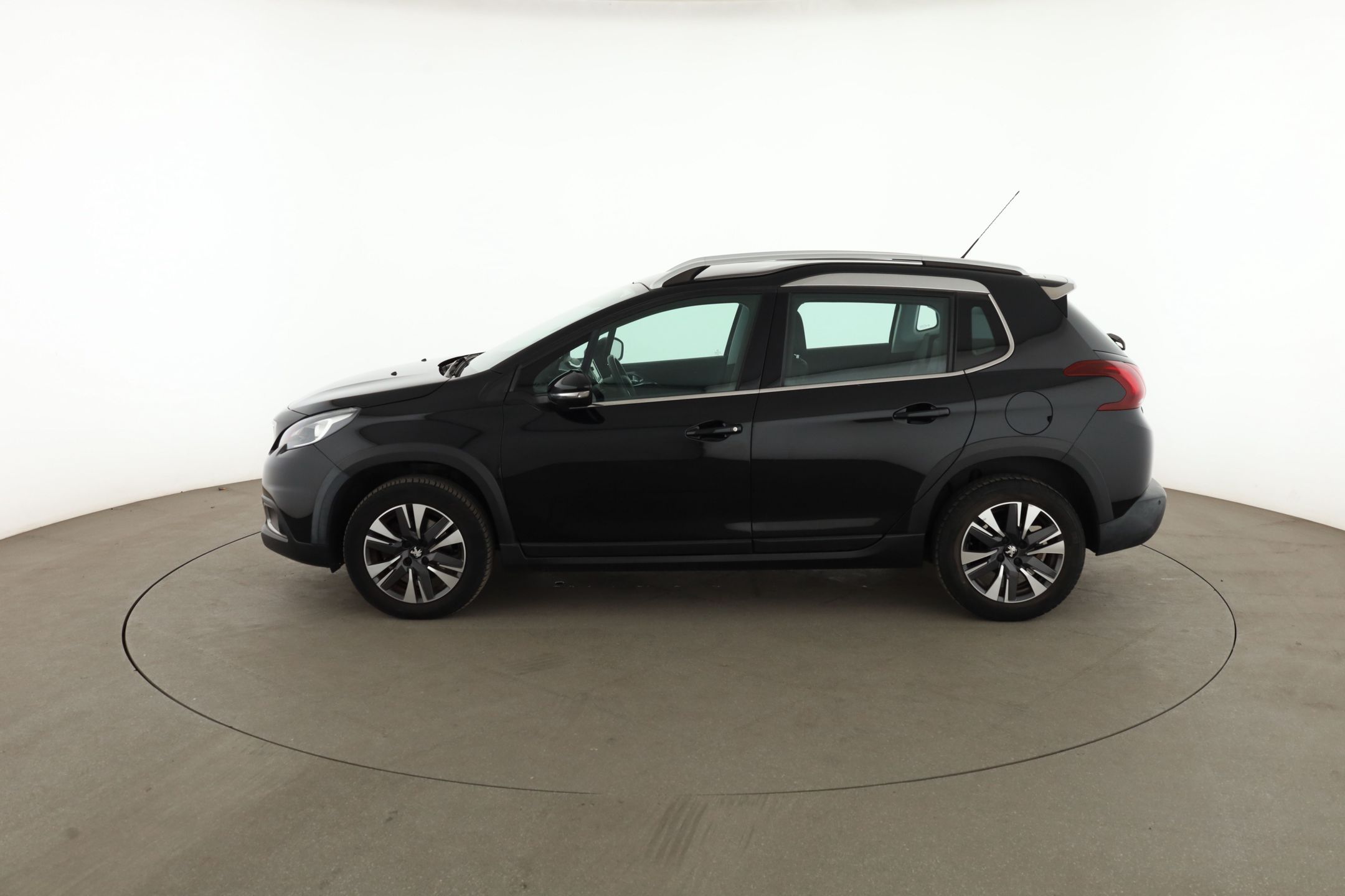 Peugeot 2008 1.2 PureTech Allure – Image 13